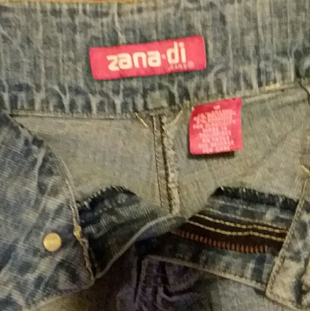 Shorts - Picture 3 of 3